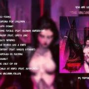The lyrics SHE MOVES LIKE A KNIFE of PERTURBATOR is also present in the album The uncanny valley (2016)