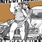 The lyrics THE LIVING BUBBA of DRIVE-BY TRUCKERS is also present in the album Gangstabilly (2005)