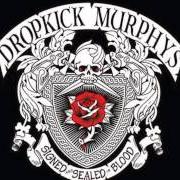 The lyrics ROSE TATTOO of DROPKICK MURPHYS is also present in the album Signed and sealed in blood (2013)