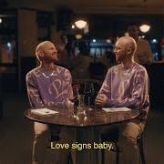 The lyrics CHARGE MY PHONE of JUNGLE GIANTS (THE) is also present in the album Love signs (2021)