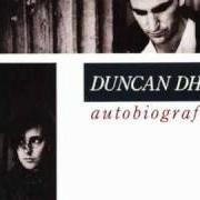 The lyrics ROSAS EN AGUA of DUNCAN DHU is also present in the album Autobiografía (1989)