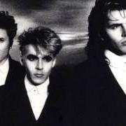 The lyrics HOT HEAD of DURAN DURAN is also present in the album Liberty (1990)