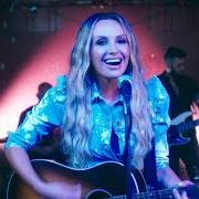 The lyrics GREENER GRASS of CARLY PEARCE is also present in the album Carly pearce (2020)