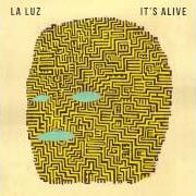 The lyrics PHANTOM FEELINGS of LA LUZ is also present in the album It's alive (2013)