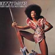 The lyrics SPECIAL PEOPLE of BETTY DAVIS is also present in the album They say i'm different (1974)