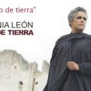 The lyrics UN PUÑO DE TIERRA of EUGENIA LEÓN is also present in the album Puño de tierra (2008)