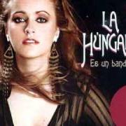 The lyrics JUEGAS AL AMOR of LA HÚNGARA is also present in the album Es un bandolero (2003)