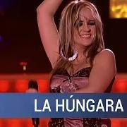 The lyrics MORIR EN TU VENENO of LA HÚNGARA is also present in the album La húngara - sus grandes éxitos: todo tiene su fin (2012)