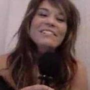 The lyrics BUSCO SEÑALES DIVINAS of AINHOA is also present in the album Esencia natural (2003)