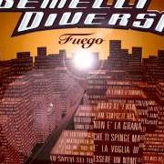 The lyrics 7/5/2001 of GEMELLI DIVERSI is also present in the album Fuego (2002)