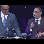 The lyrics AMOR DE LOS AMORES (FEAT. VÍCTOR GARCÍA) of GILBERTO SANTA ROSA is also present in the album 40... y contando (en vivo desde puerto rico) (2019)