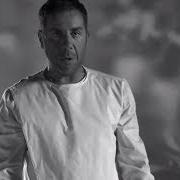 The lyrics TOSA VRADIA of GIORGOS MAZONAKIS is also present in the album Agapo simeni (2019)