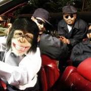 The lyrics IN DA STREETS of GOODIE MOB is also present in the album One monkey don't stop no show (2004)