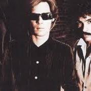 The lyrics THE EMPTYNESS of HALL & OATES is also present in the album Beauty on a back street (1977)