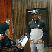 The lyrics WHY of HOOTIE AND THE BLOWFISH is also present in the album Imperfect circle (2019)