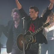 The lyrics NO ES LO MISMO of ALEJANDRO SANZ is also present in the album La música no se toca (en vivo) (2013)