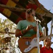 The lyrics CHANGES IN LATITUDES, CHANGES IN ATTITUDES of JIMMY BUFFETT is also present in the album Live in anguilla (2007)