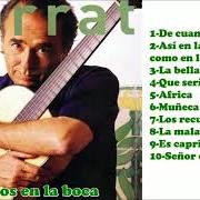 The lyrics ES CAPRICHOSO EL AZAR of JOAN MANUEL SERRAT is also present in the album Versos en la boca (2002)