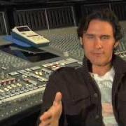 The lyrics AN OLD FRIEND OF MINEBONUS of JOE NICHOLS is also present in the album Old things new (2009)