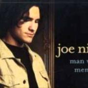 The lyrics MAN WITH A MEMORY of JOE NICHOLS is also present in the album Man with a memory (2002)