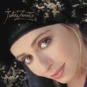 The lyrics MA VIE EST LA TIENNE of JULIE ZENATTI is also present in the album Dans les yeux d'un autre (2002)