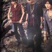 The lyrics HELL, NO! of KAT-TUN is also present in the album Queen of pirates