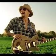 The lyrics GOD BLESS SATURDAY of KID ROCK is also present in the album Born free (2010)