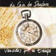 The lyrics COMO EL PEZ of LA CAJA DE PANDORA is also present in the album Vencidos por el tiempo (2003)