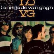 The lyrics CUMPLIR UN AÑO MENOS of LA OREJA DE VAN GOGH is also present in the album A las cinco en el astoria (2008)