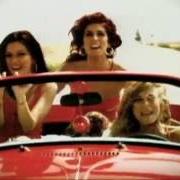 The lyrics LÁNZAME LOS TRASTOS BABY of LAS KETCHUP is also present in the album Hijas del tomate (2002)