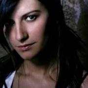 The lyrics COME SI NO NOS HUBIERAMOS AMADO of LAURA PAUSINI is also present in the album Escucha (2004)